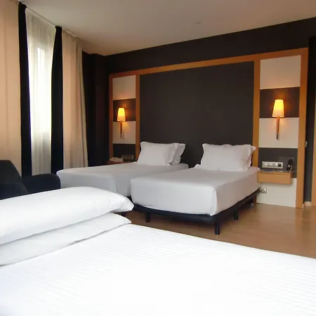 Universal 4*